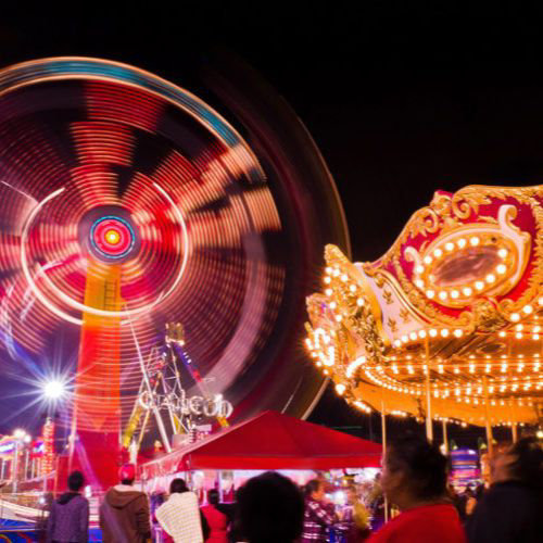 Está es una fotografía tomada en la feria patronal de Antigua Guatemala.